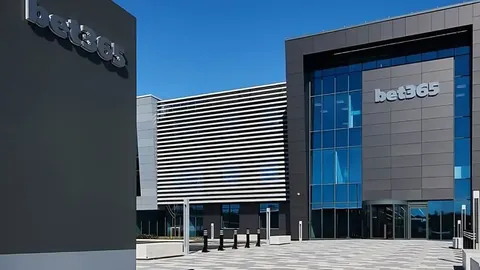 桑德兰37岁前锋吉安：传奇点球失误成世界杯经典，宣告退役！